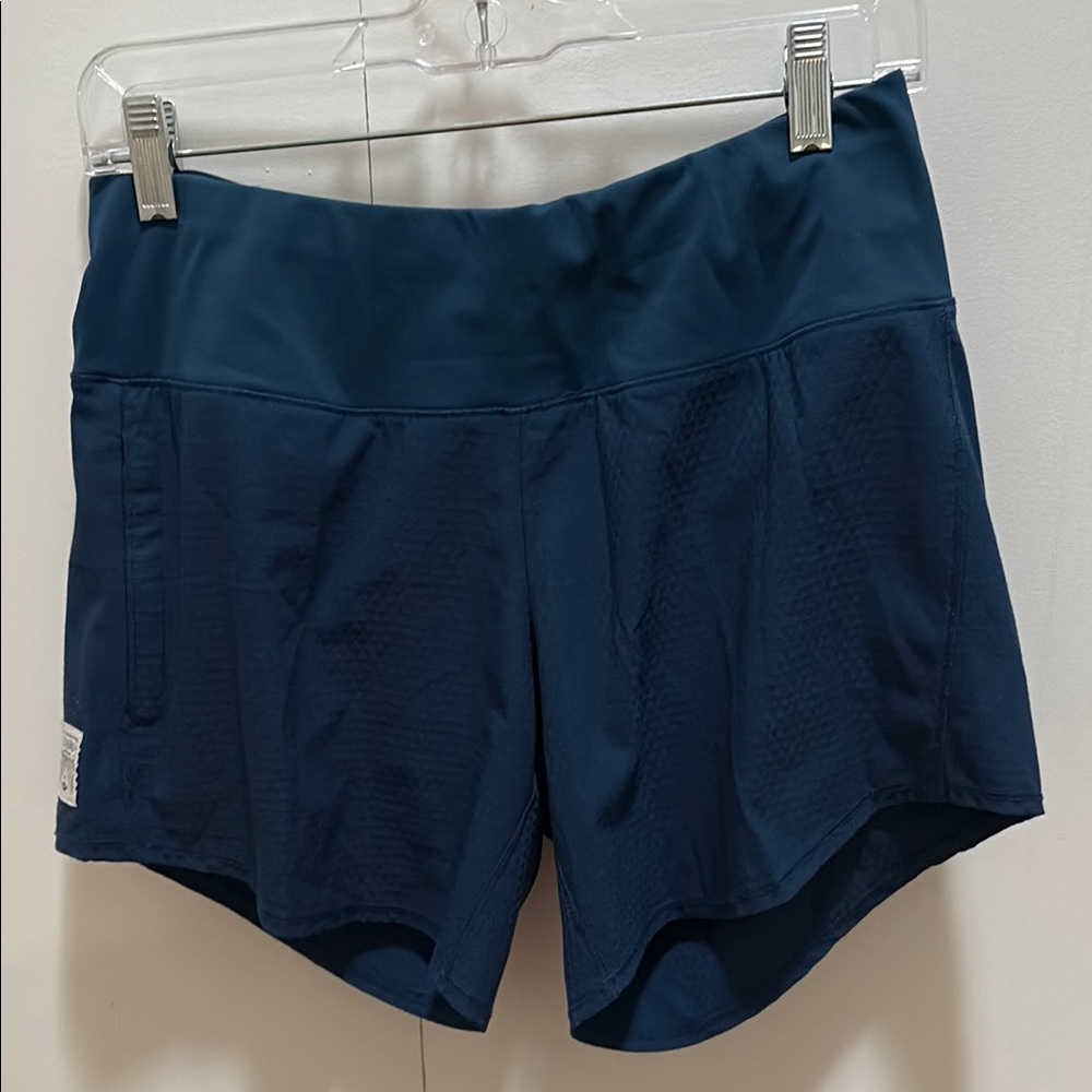 Oiselle navy long roga shorts